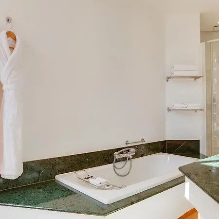Small Luxury De Witte Lelie 4*